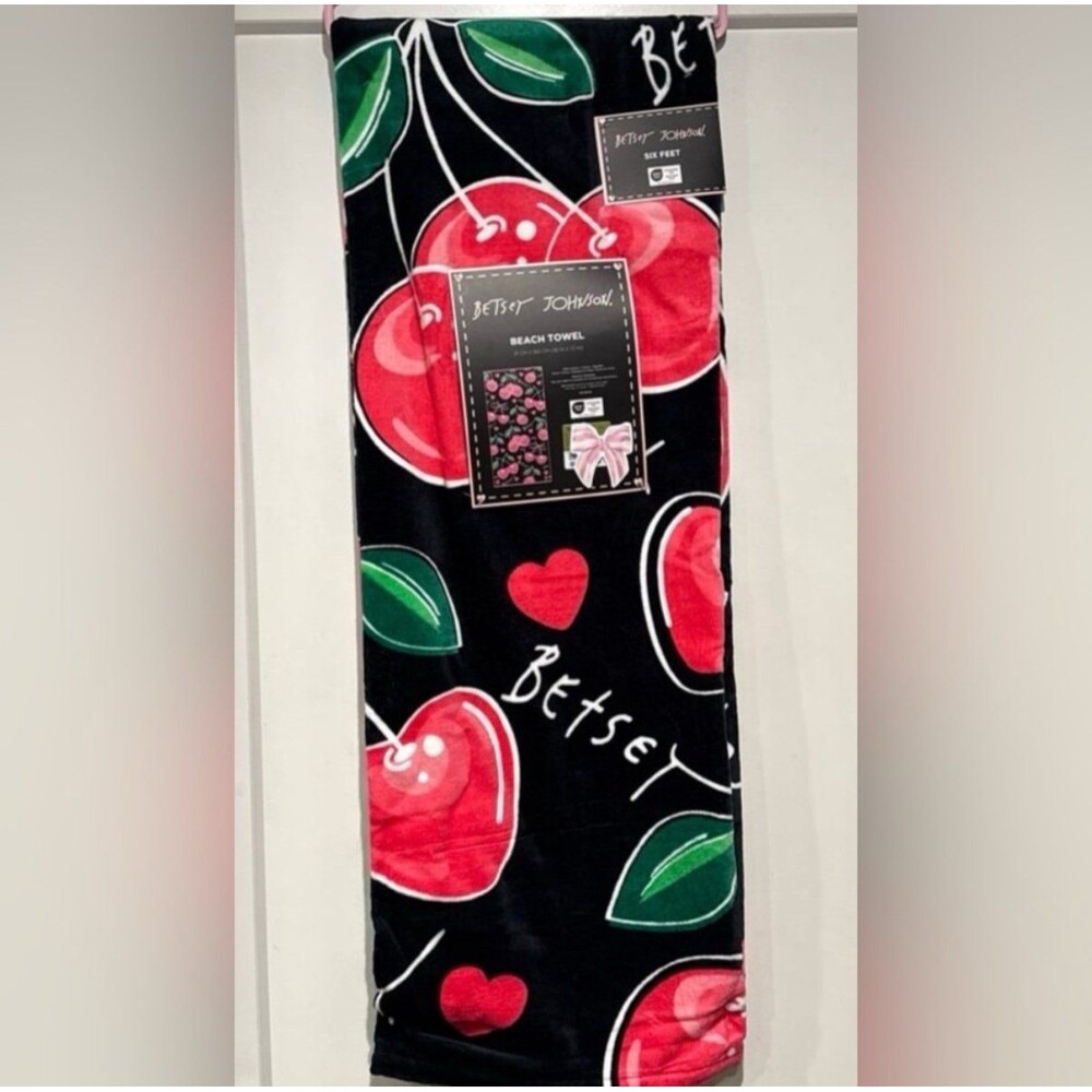 BETSEY JOHNSON BEACH TOWEL-Cherry